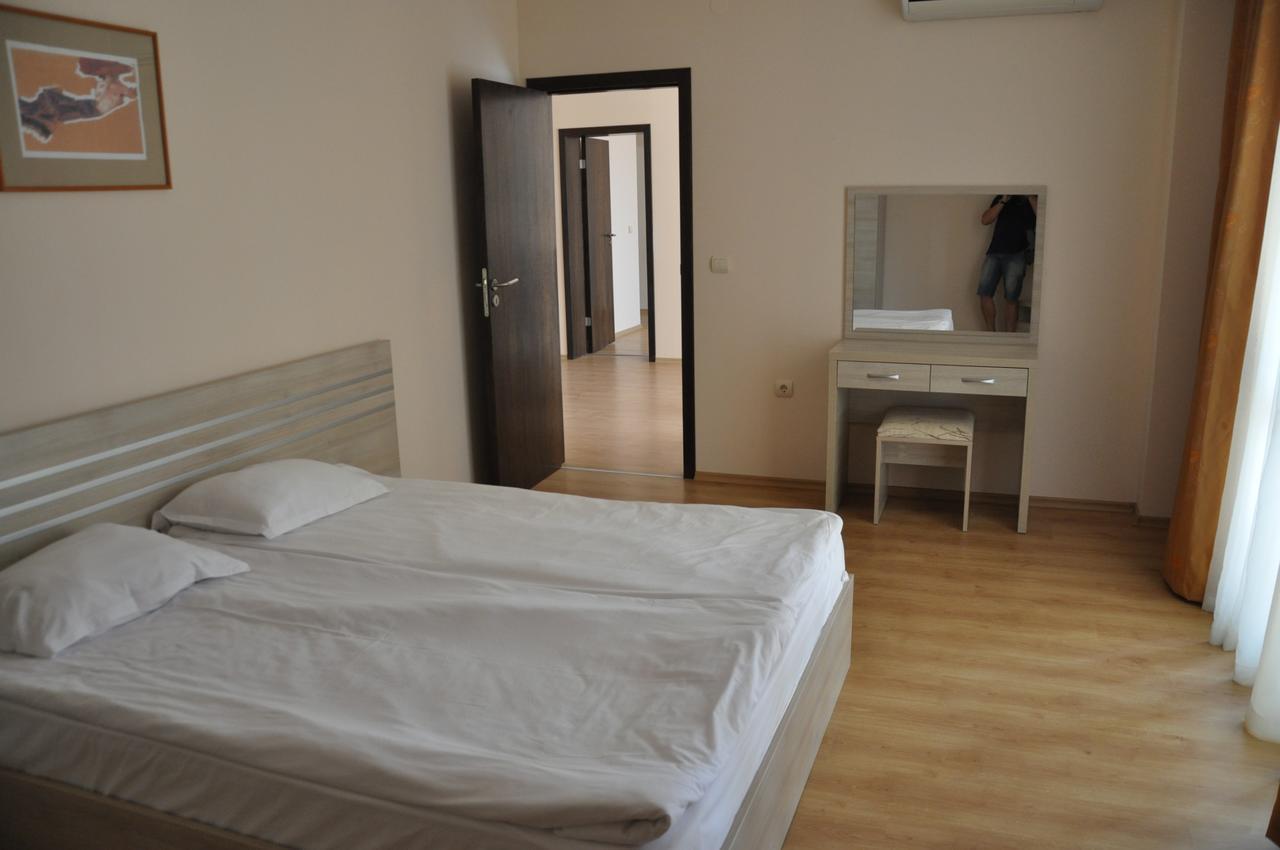 Luxor Apartments Поморие Екстериор снимка