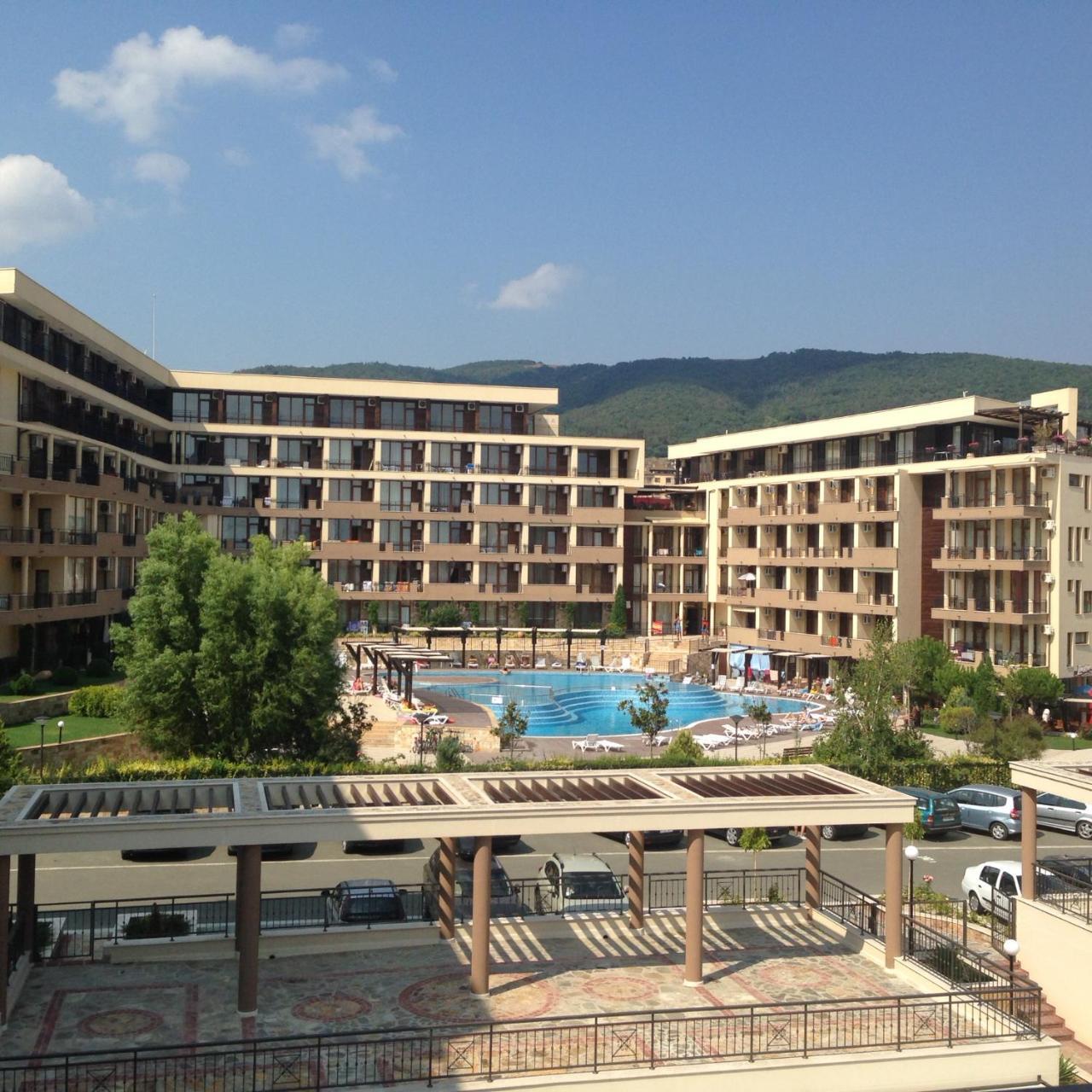 Luxor Apartments Поморие Екстериор снимка